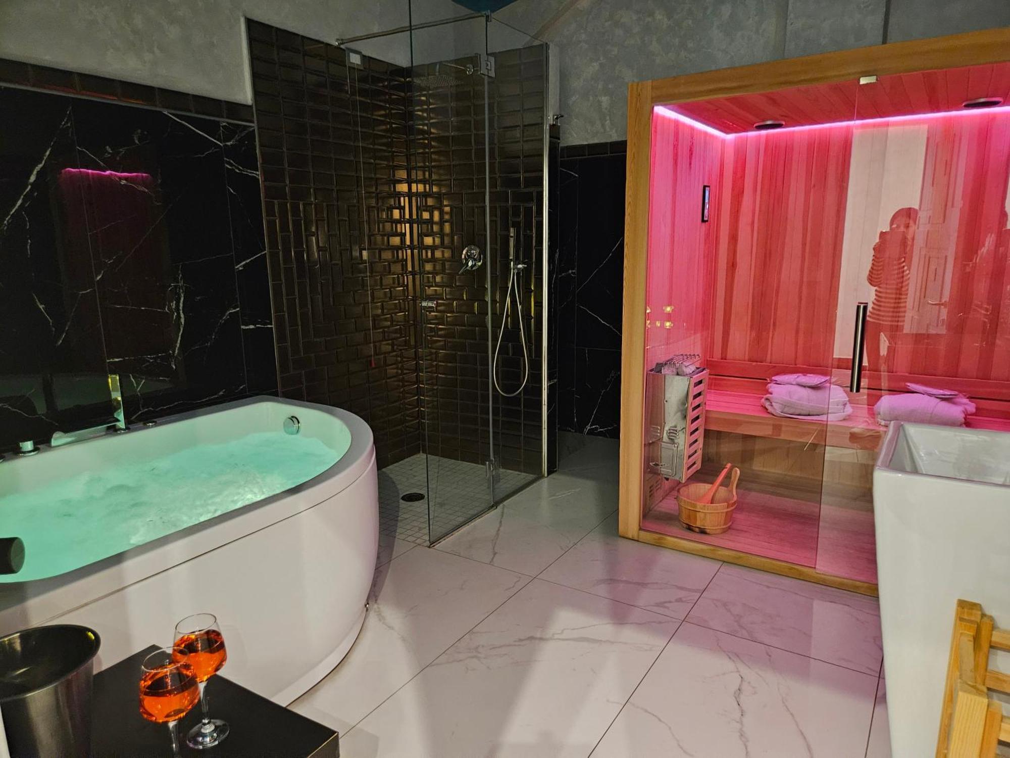 Setteabbracci Suite & Apartments Бароніссі Екстер'єр фото